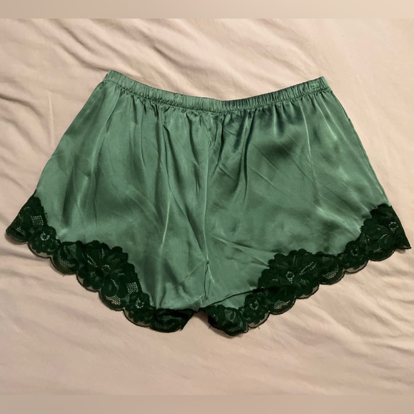 Falcon and Bloom Lace Shorts - Picture 2 of 3